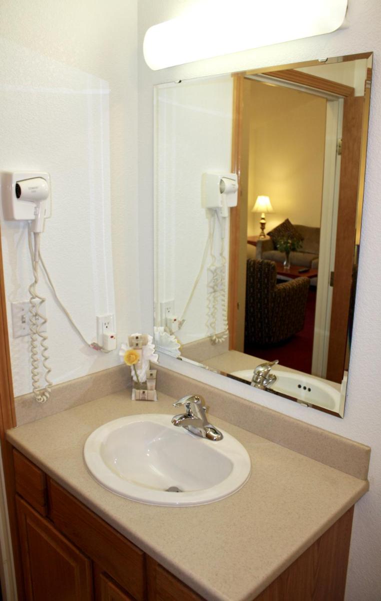 Popular attractions Area Nearby Property